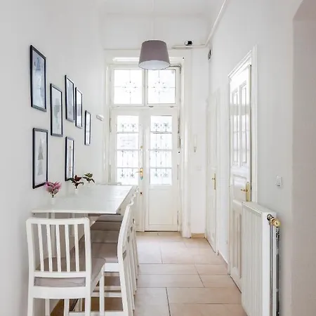 Apartman Deluxe Cozy In The Heart Of