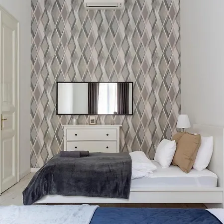 Deluxe Cozy In The Heart Of Apartment Budapest