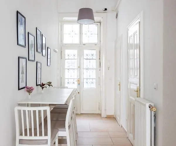 Apartment Deluxe Cozy In The Heart Of